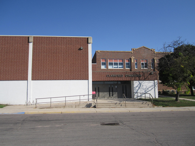 Large school building on 4 acres with 2 Gyms in Clarkfield, Minnesota. $109,000