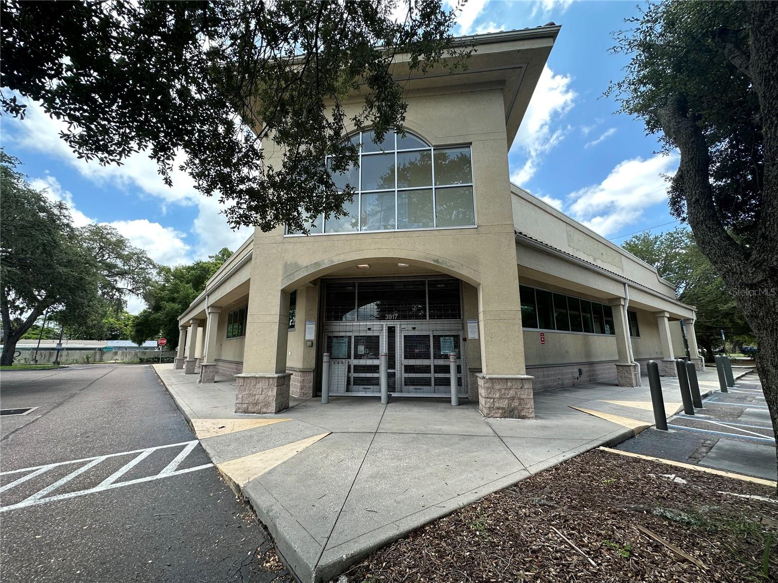  Large Commercial Storefront in Tampa, Florida - perfect for Church, School or Daycare - $5,250,000