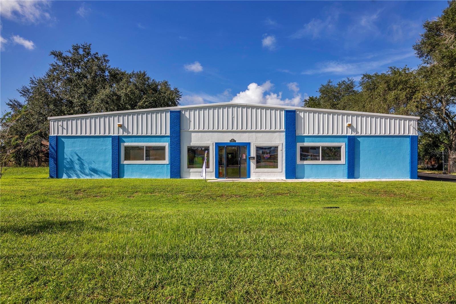 Large Commercial Building For Sale In Apopka, FL - Great For a Church $2,600,000