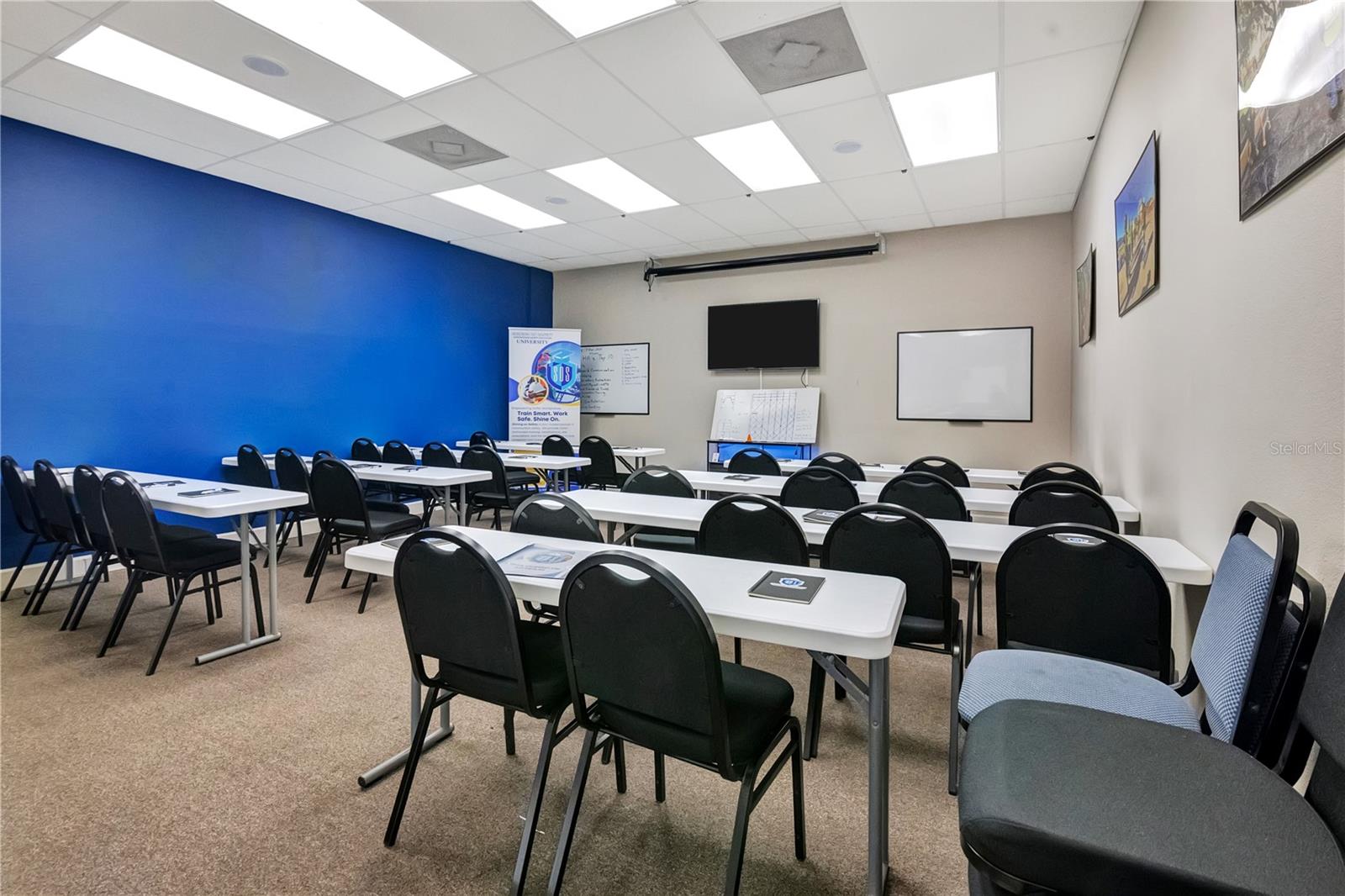  Large Commercial Building For Sale In Apopka, FL - Great For a Church - $2,600,000